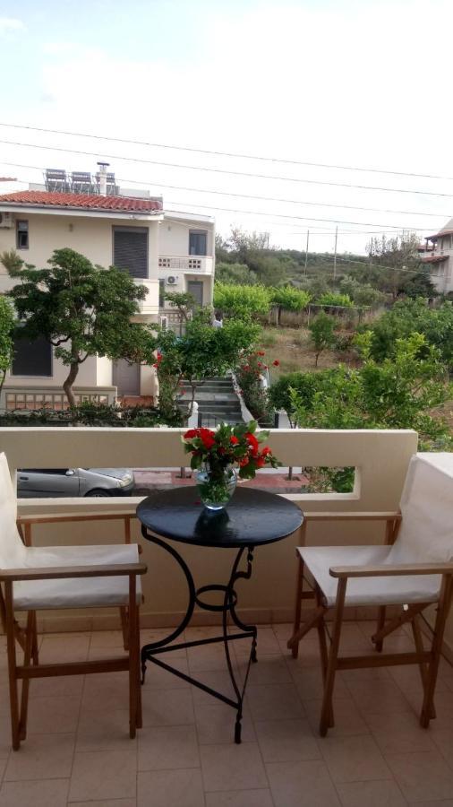 Phoeve Apt-Lovely 1-Br Rental Near The Beach Kalathas Exterior photo
