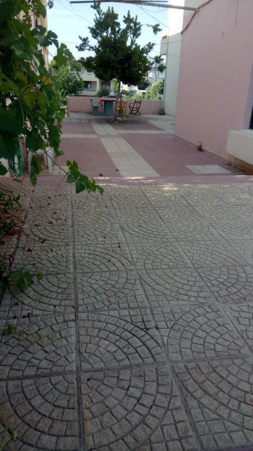 Phoeve Apt-Lovely 1-Br Rental Near The Beach Kalathas Exterior photo